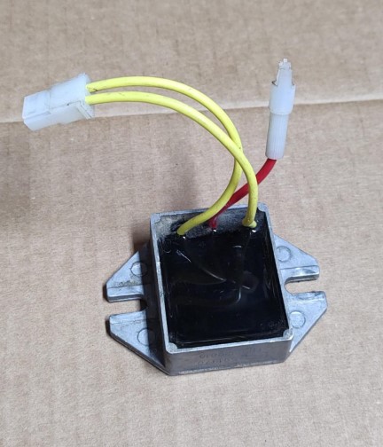 Briggs & Stratton 845907 Voltage Regulator (Used)