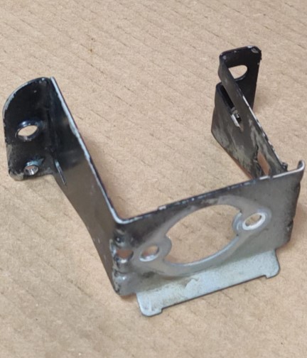 Briggs & Stratton 104M02-0131-F 593330 Mounting Bracket (Used)