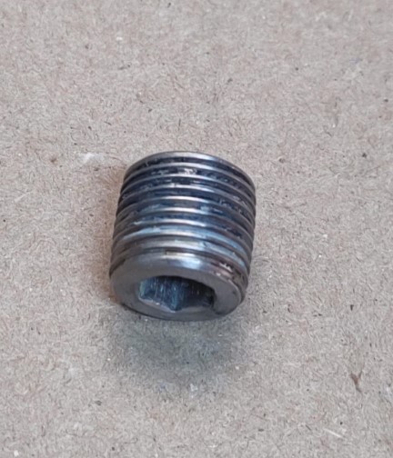 TITAN IMPACT 440 704-587-U Retainer (Used)
