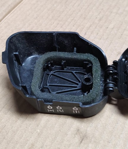 MTD WC 2200 Air Cleaner Cover MTD 753-10524 (Used)