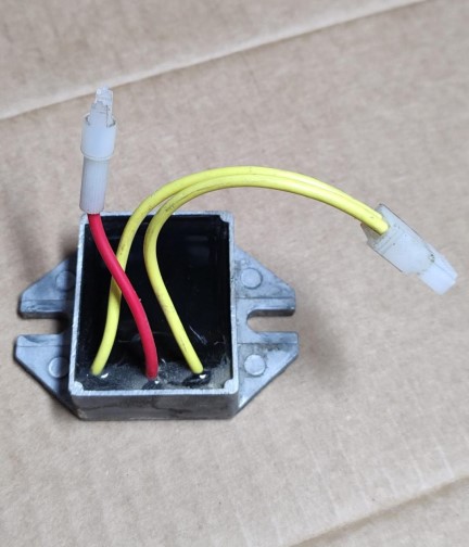 Briggs & Stratton 845907 Voltage Regulator (Used)