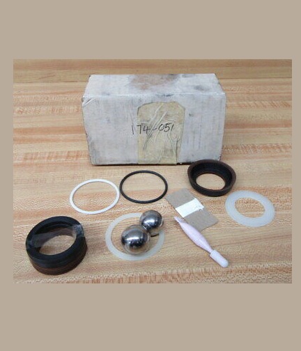 titan-944-620-outlet-bleed-valve-1-4-npt-m-x-1-8-npt-f